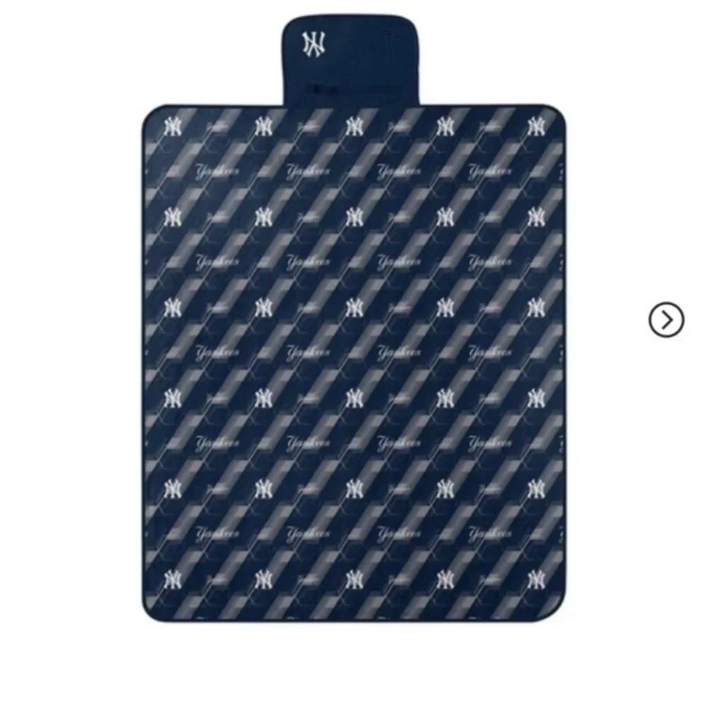 MLB New York Yankees Hexagon Stripe Picnic Blanket 60x72” travel blanket